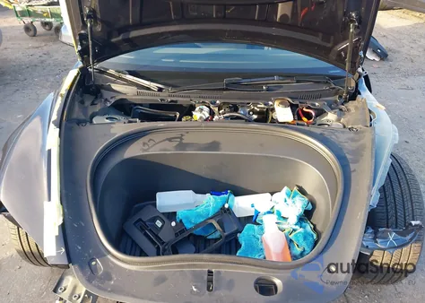 2025 Tesla Model 3 Long Range All-Wheel Drive z USA, uszkodzony, nr VIN 5YJ3E1EB7SF066371